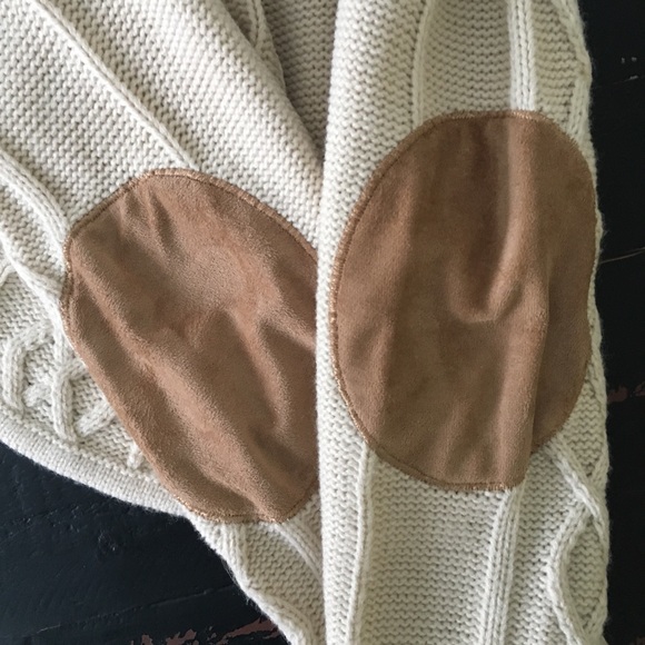 Cropped Cable Knit Sweater - Picture 4 of 4